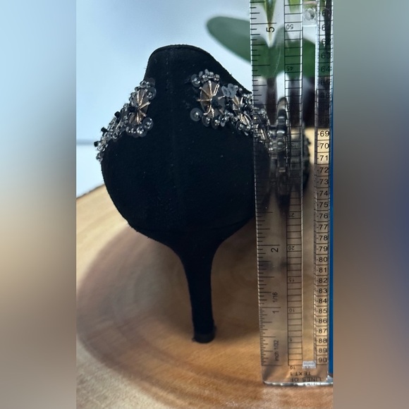 💎Oscar de la Renta Suede Heels with Embellishments - Women's Size 38💎 - Picture 5 of 16